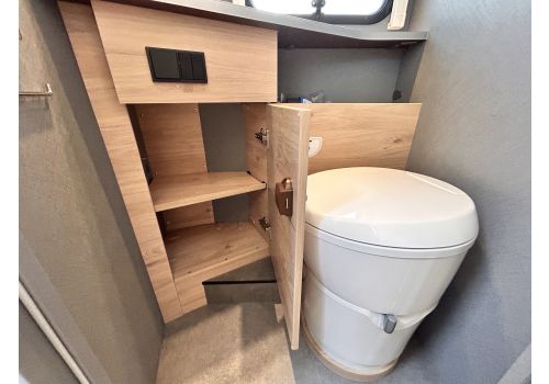 Low Profile Motorhome DETHLEFFS Just Camp T7052DBL en Catalog
