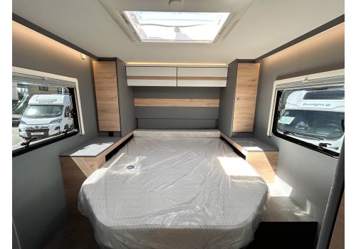Low Profile Motorhome DETHLEFFS Just Camp T7052DBL en Catalog