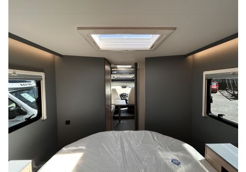 Low Profile Motorhome DETHLEFFS Just Camp T7052DBL en Catalog