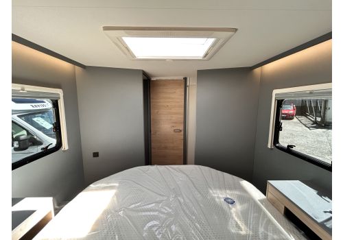 Low Profile Motorhome DETHLEFFS Just Camp T7052DBL en Catalog