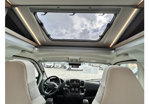 Low Profile Motorhome DETHLEFFS Just T7052 EB en Rent