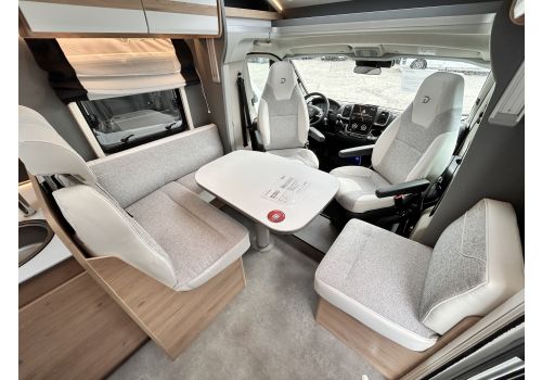 Low Profile Motorhome DETHLEFFS Just T7052 EB en Rent