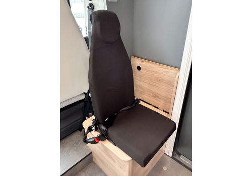 Low Profile Motorhome DETHLEFFS Just T7052 EB en Rent