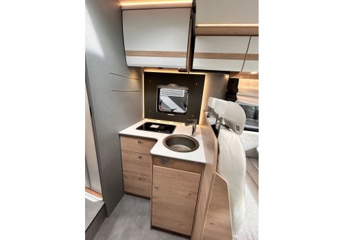 Low Profile Motorhome DETHLEFFS Just T7052 EB en Rent