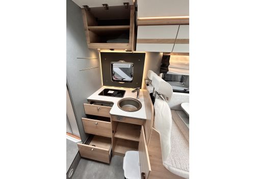Low Profile Motorhome DETHLEFFS Just T7052 EB en Rent
