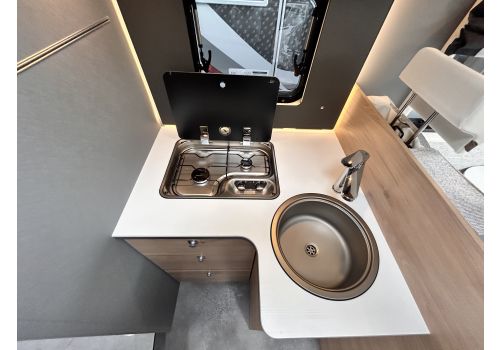 Low Profile Motorhome DETHLEFFS Just T7052 EB en Rent