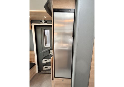 Low Profile Motorhome DETHLEFFS Just T7052 EB en Rent