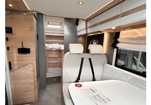 Low Profile Motorhome DETHLEFFS Just T7052 EB en Rent