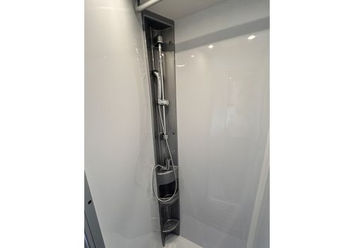 Low Profile Motorhome DETHLEFFS Just T7052 EB en Rent
