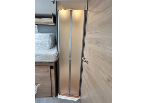 Low Profile Motorhome DETHLEFFS Just T7052 EB en Rent