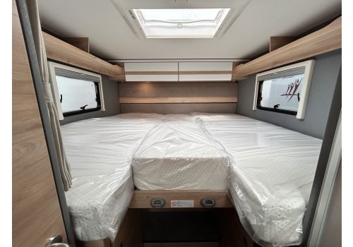 Low Profile Motorhome DETHLEFFS Just T7052 EB en Rent