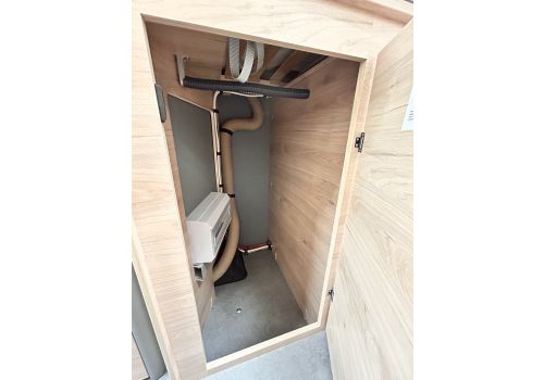 Low Profile Motorhome DETHLEFFS Just T7052 EB en Rent