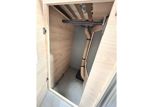 Low Profile Motorhome DETHLEFFS Just T7052 EB en Rent