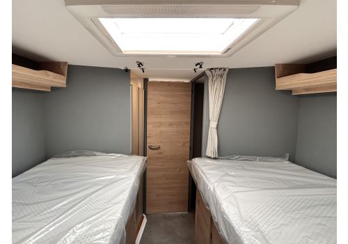 Low Profile Motorhome DETHLEFFS Just T7052 EB en Rent