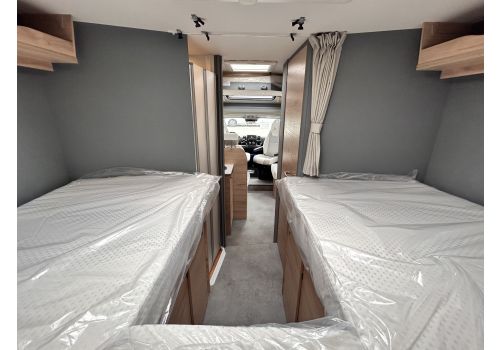 Low Profile Motorhome DETHLEFFS Just T7052 EB en Rent