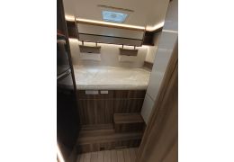 Low Profile Motorhome ROLLER TEAM Kronos  298 Selekt in Catalog