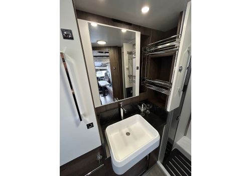 Low Profile Motorhome BENIMAR Tessoro 488 en Sale Occasion