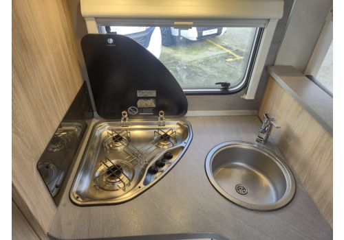 Low Profile Motorhome WEINSBERG R58 en Sale Occasion