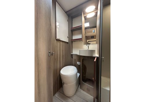 Low Profile Motorhome ROLLER TEAM Kronos 274 TL en Sale Occasion