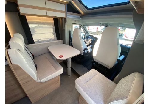 Low Profile Motorhome DETHLEFFS Dethleffs Just T 7052 DBM en Rent
