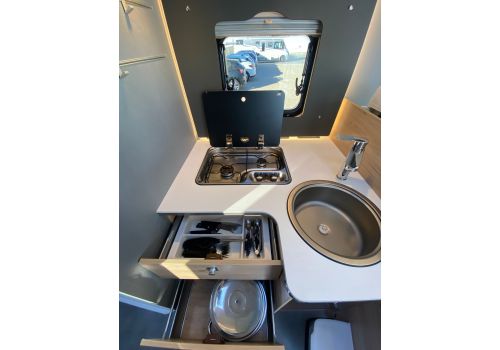 Low Profile Motorhome DETHLEFFS Dethleffs Just T 7052 DBM en Rent