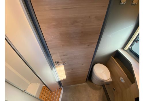 Low Profile Motorhome DETHLEFFS Dethleffs Just T 7052 DBM en Rent
