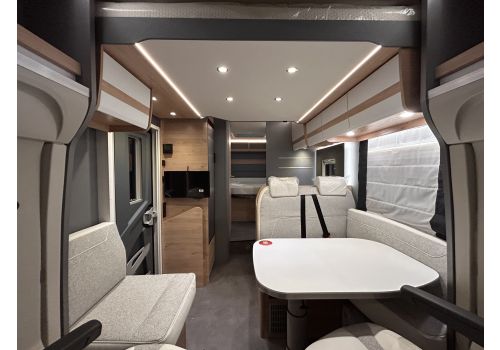 Low Profile Motorhome DETHLEFFS Just Camp T7052 DBM en Rent