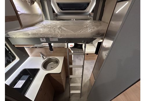 Low Profile Motorhome DETHLEFFS Just Camp T7052 DBM en Rent