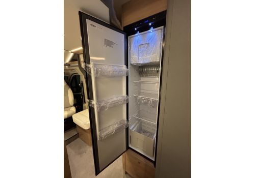 Low Profile Motorhome DETHLEFFS Just Camp T7052 DBM en Rent