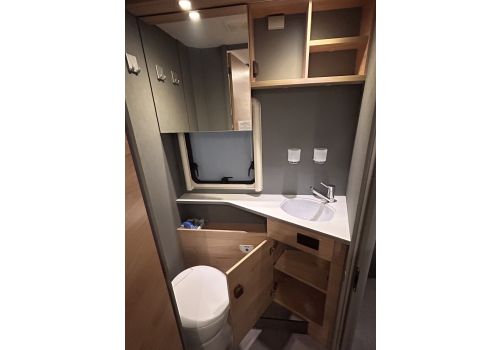Low Profile Motorhome DETHLEFFS Just Camp T7052 DBM en Rent