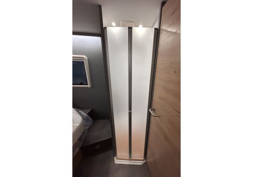 Low Profile Motorhome DETHLEFFS Just Camp T7052 DBM en Rent