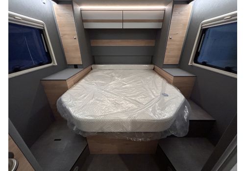 Low Profile Motorhome DETHLEFFS Just Camp T7052 DBM en Rent