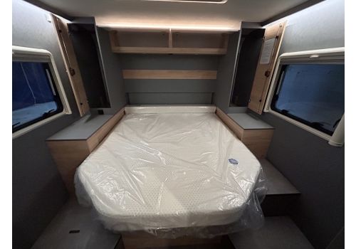 Low Profile Motorhome DETHLEFFS Just Camp T7052 DBM en Rent