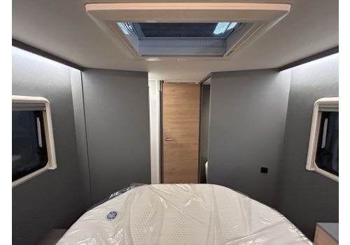 Low Profile Motorhome DETHLEFFS Just Camp T7052 DBM en Rent