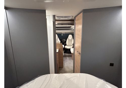 Low Profile Motorhome DETHLEFFS Just Camp T7052 DBM en Rent