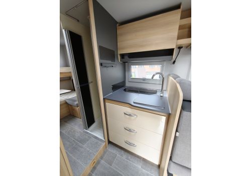 Low Profile Motorhome ITINEO PS740 en Catalog