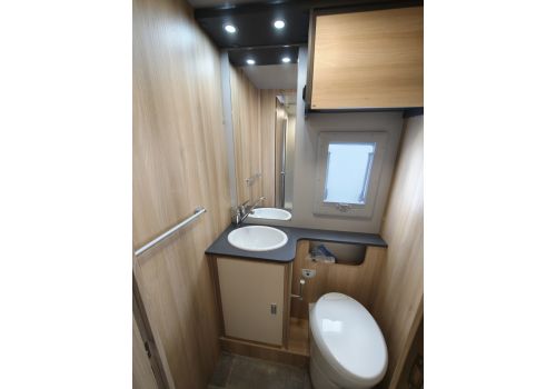 Low Profile Motorhome ITINEO PS740 en Catalog