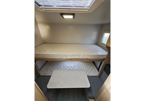 Low Profile Motorhome ITINEO PS740 en Catalog