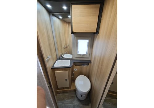 Low Profile Motorhome ITINEO PM740 en Catalog