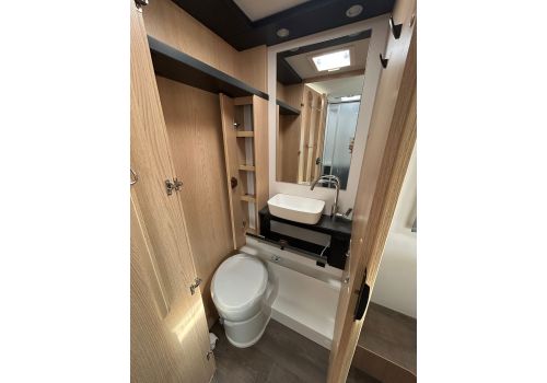 Low Profile Motorhome SUNLIGHT T 690 L Adventure Edition en Sale Occasion