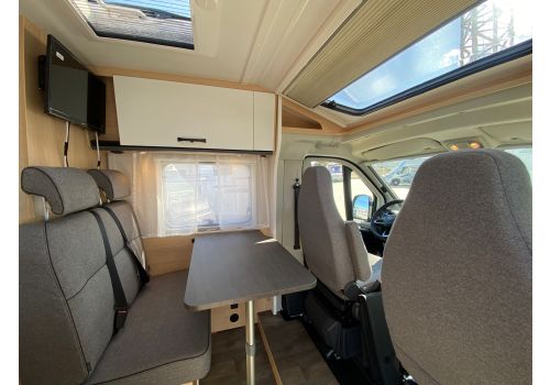 Low Profile Motorhome SUNLIGHT V66 en Rent