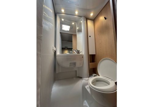 Low Profile Motorhome SUNLIGHT V66 en Rent