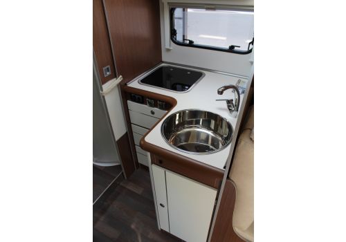 Low Profile Motorhome ILUSION Irius 740 modelo 2016 en Sale Occasion
