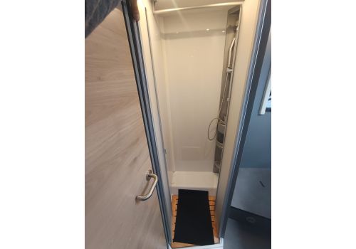 Low Profile Motorhome DETHLEFFS Just Camp T 7052 DBL en Catalog
