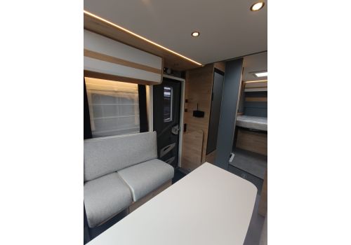 Low Profile Motorhome DETHLEFFS Just Camp T 7052 DBL en Catalog