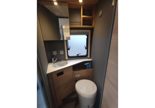 Low Profile Motorhome DETHLEFFS Just Camp T 7052 DBL en Catalog