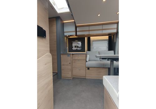 Low Profile Motorhome DETHLEFFS Just Camp T 7052 DBL en Catalog