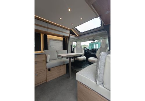 Low Profile Motorhome DETHLEFFS Just Camp T 7052 DBL en Catalog