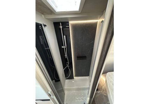 Low Profile Motorhome MOBILVETTA Kea P 90 en Rent