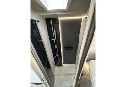 Low Profile Motorhome ROLLER TEAM MOBILVETTA KEA P90 en Rent
